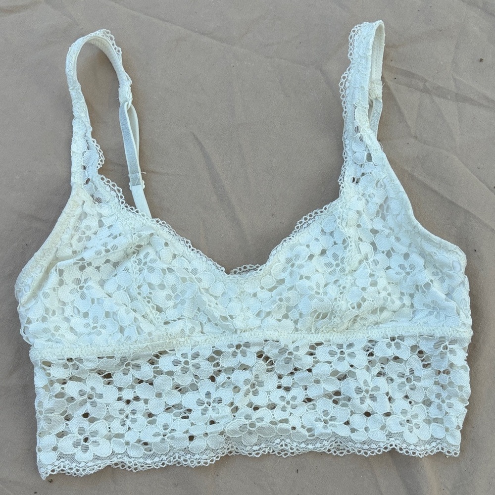 Aerie Floral Lace Bandeau in Cream